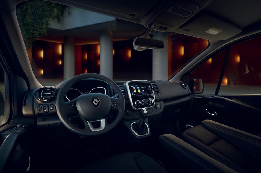 Торпедо Renault Trafic SpaceClass LWB (X82) 2019 года  (фото 7 из 16)